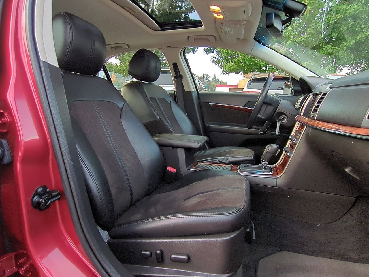 Thumbnail: 2012 Lincoln MKZ - 24