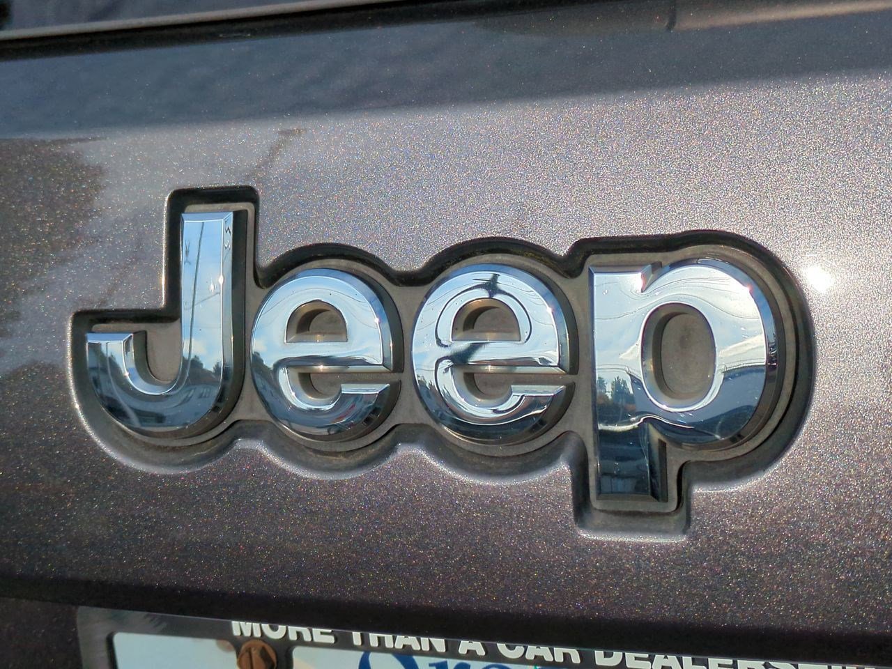 Thumbnail: 2015 Jeep Grand Cherokee - 12