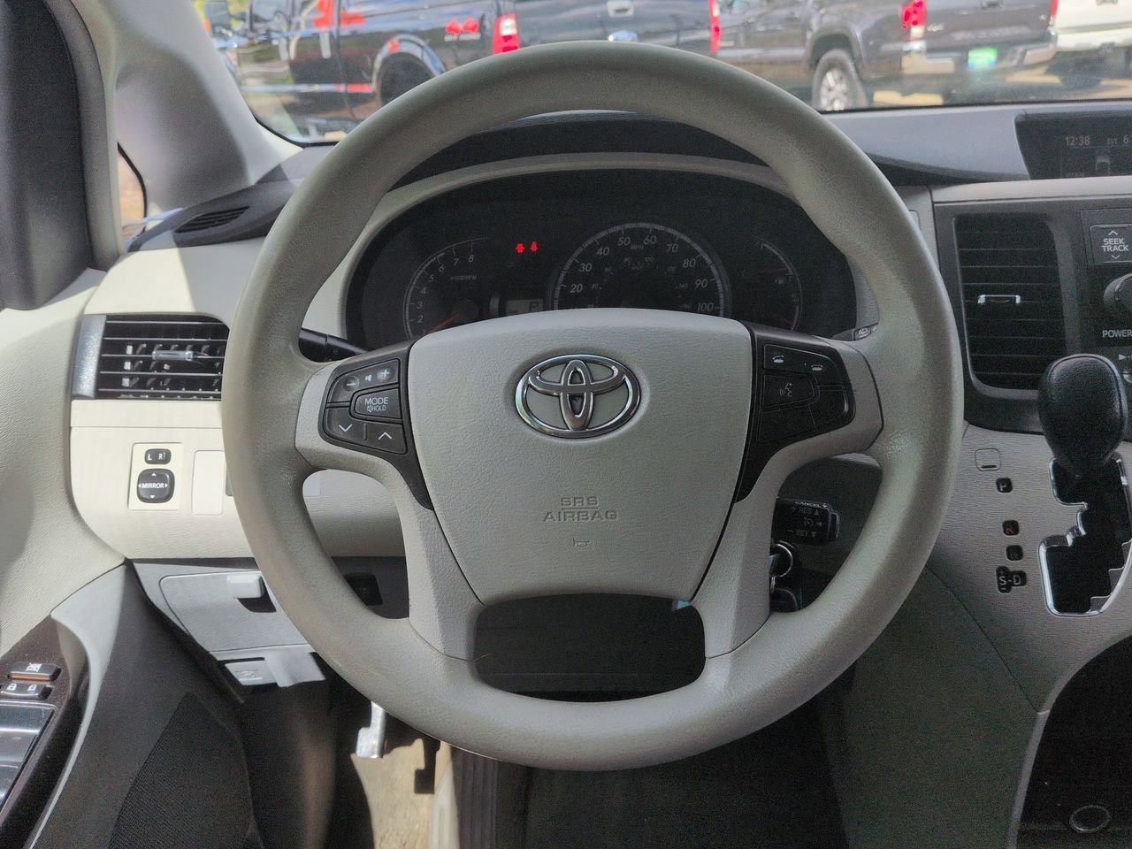 Thumbnail: 2011 Toyota Sienna - 21