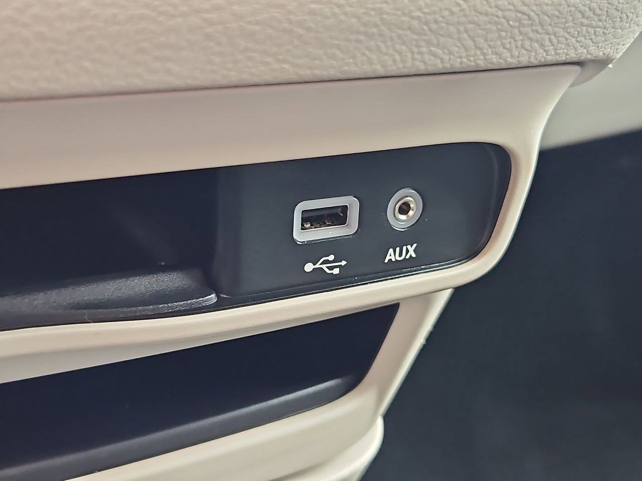 Thumbnail: 2020 Chrysler Pacifica - 34