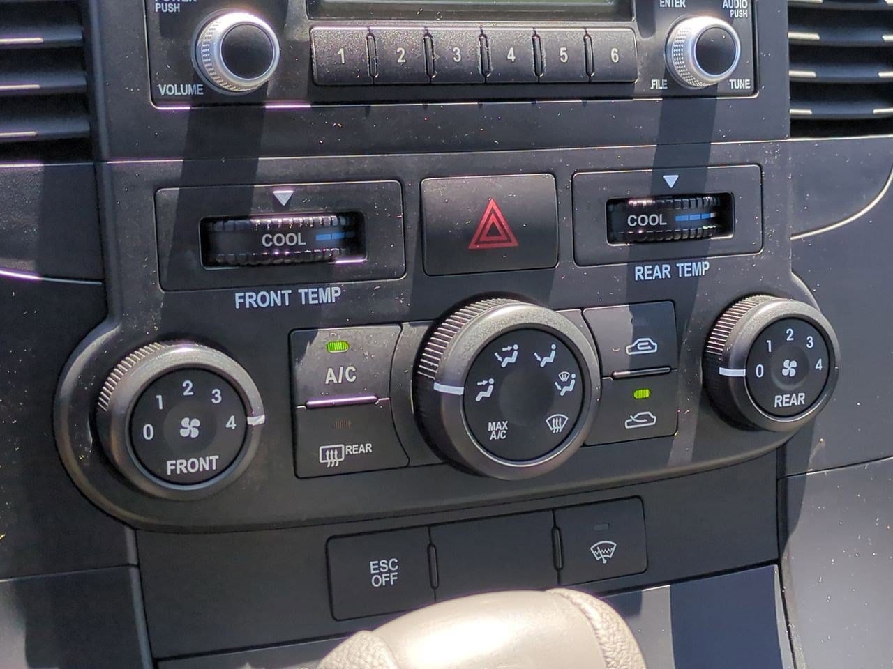 Thumbnail: 2011 Kia Sedona - 28