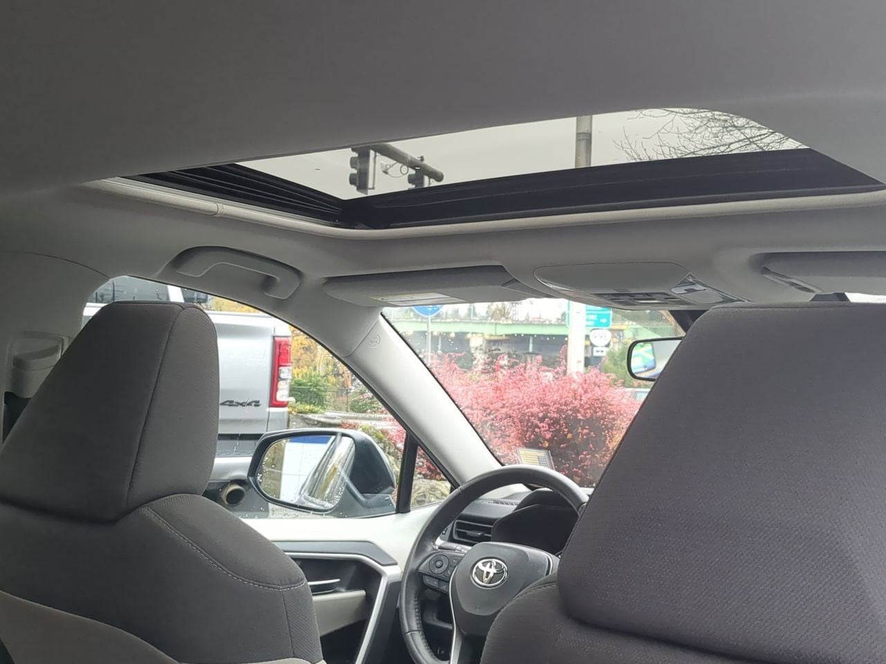 Thumbnail: 2022 Toyota RAV4 - 22