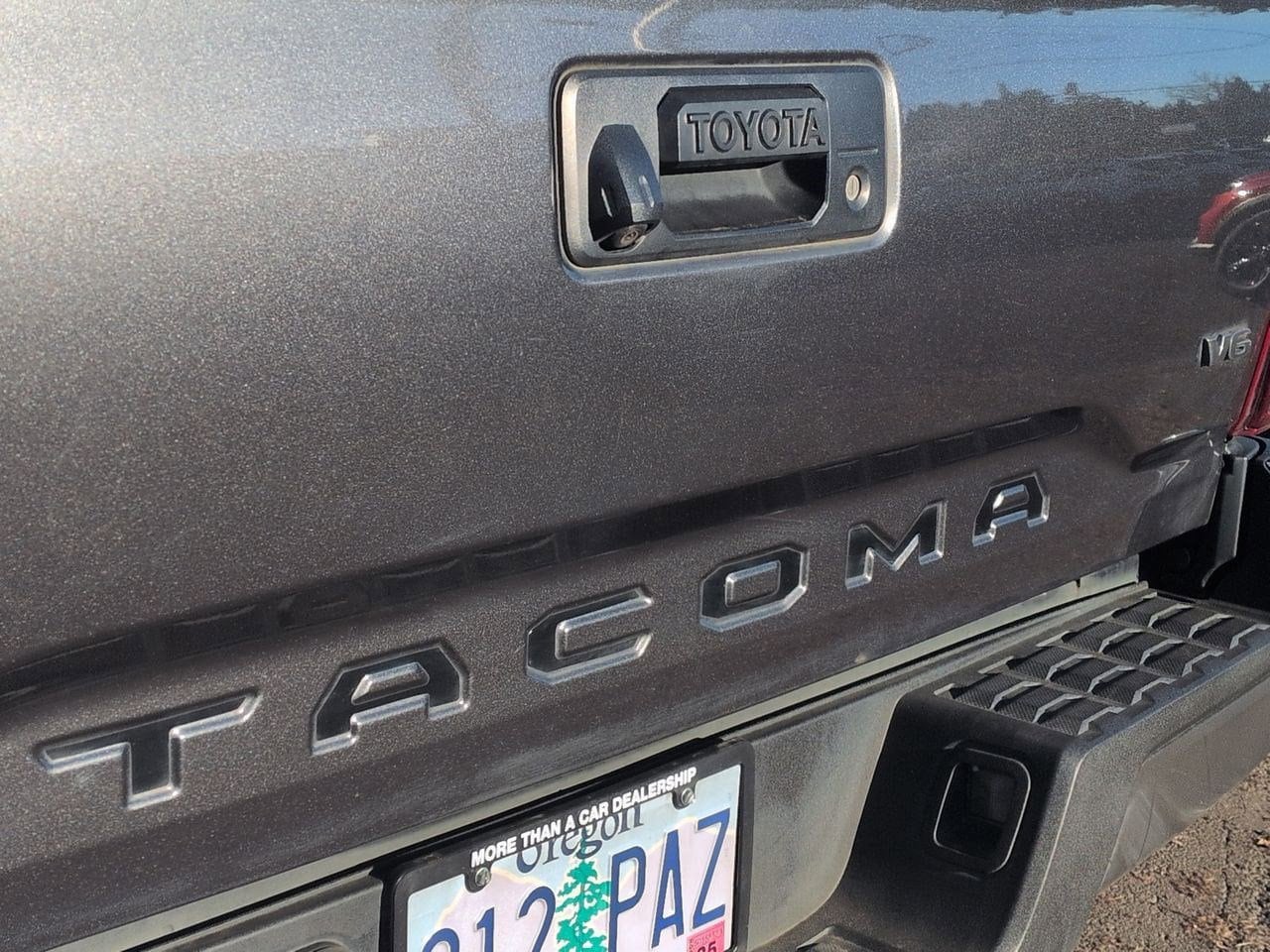 Thumbnail: 2016 Toyota Tacoma - 12