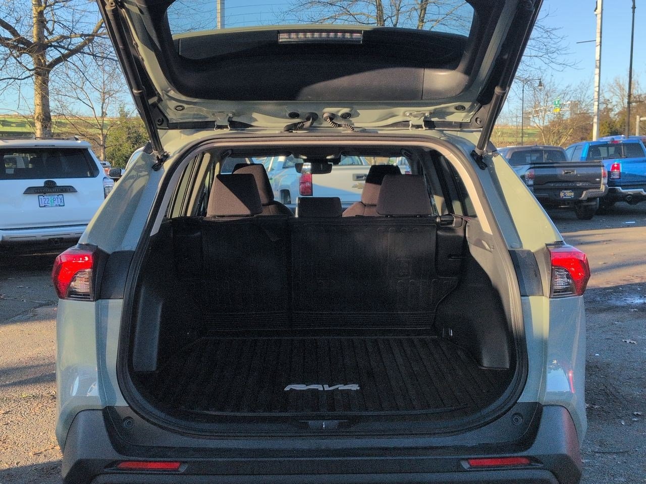 Thumbnail: 2022 Toyota RAV4 - 36