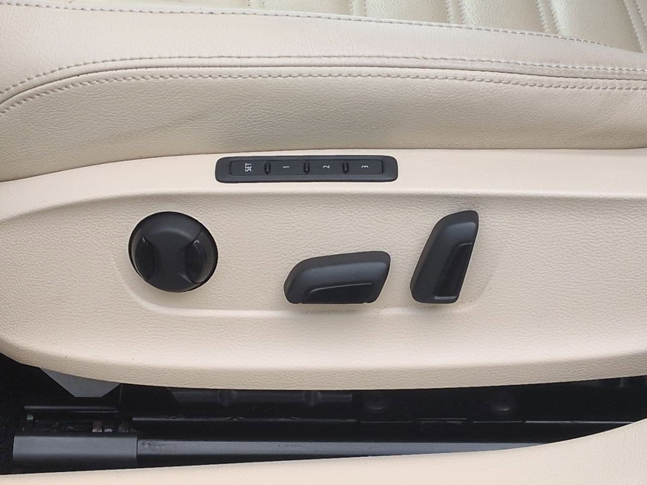 Thumbnail: 2017 Volkswagen Passat - 18