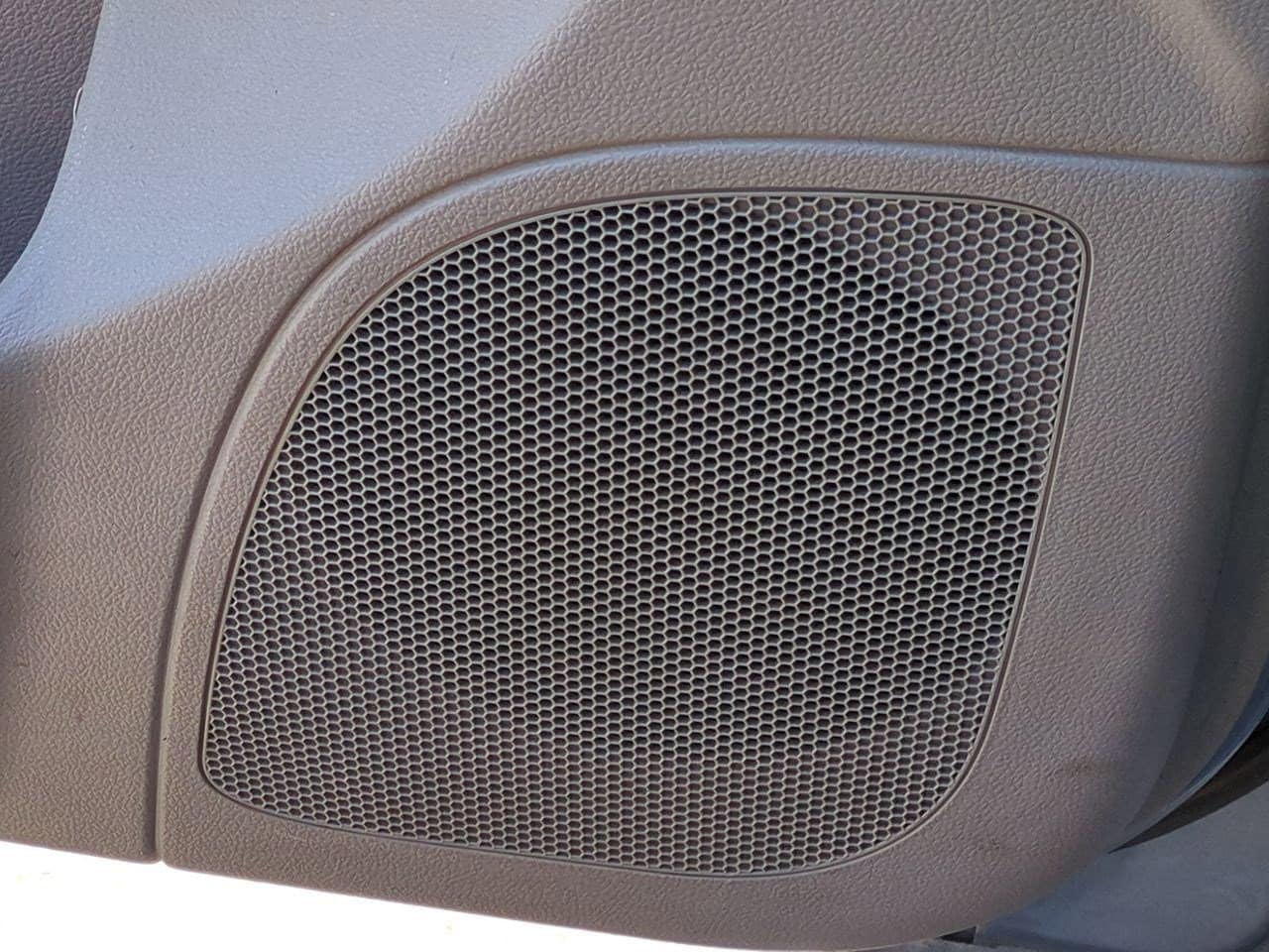 Thumbnail: 2011 Kia Sedona - 30