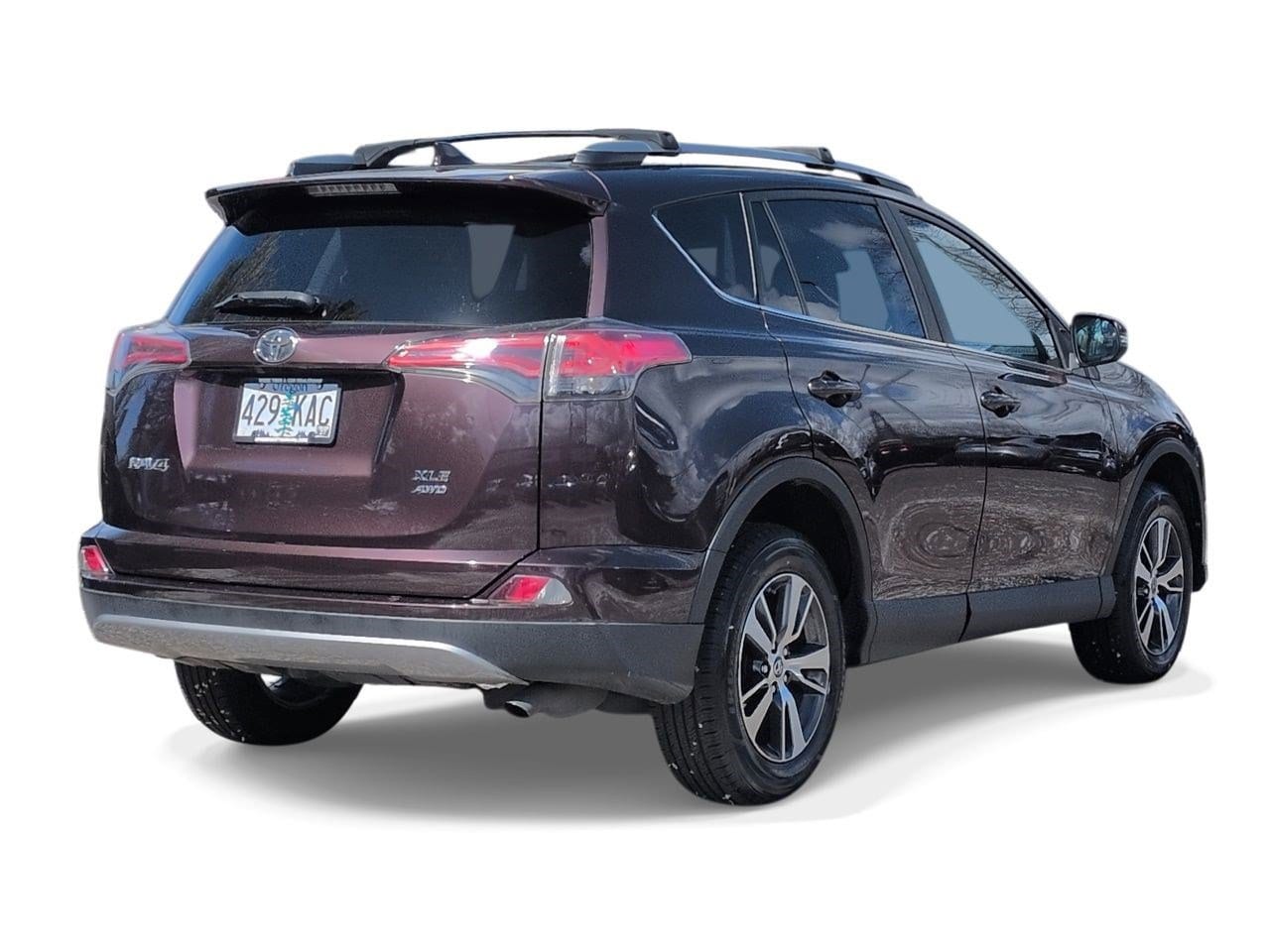 Thumbnail: 2017 Toyota RAV4 - 8