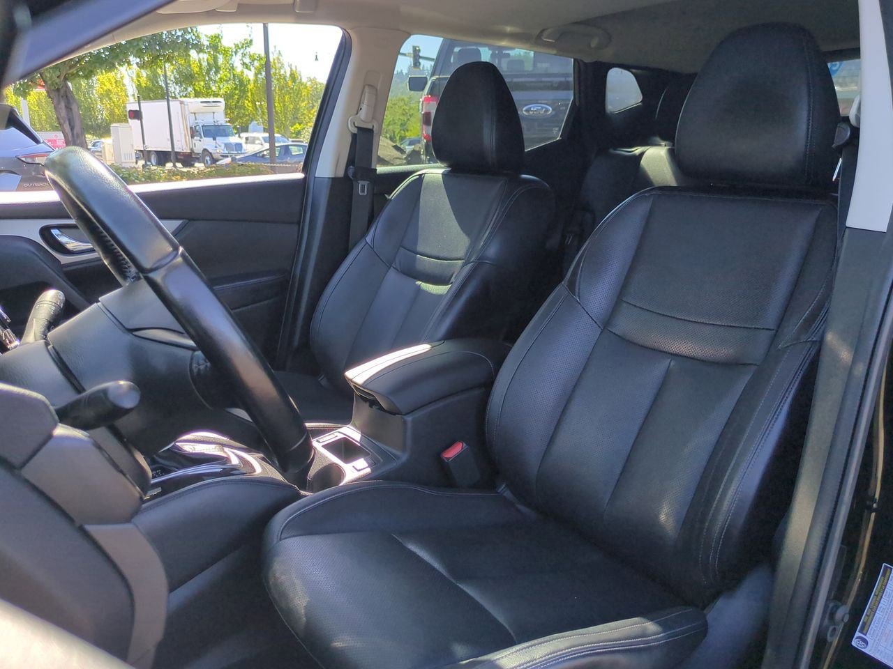 Thumbnail: 2020 Nissan Rogue Sport - 16