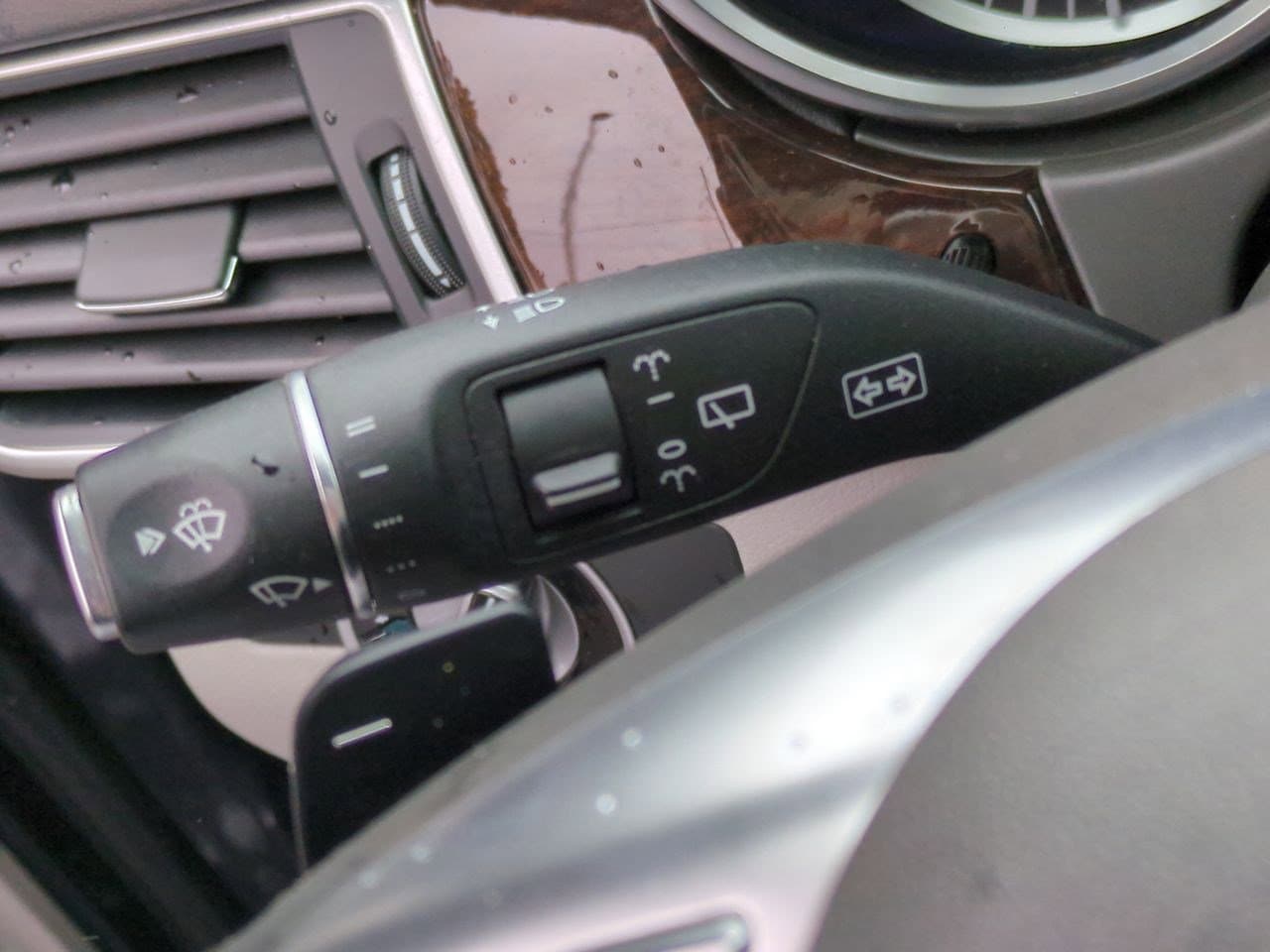 Thumbnail: 2012 Mercedes-Benz M-Class - 28