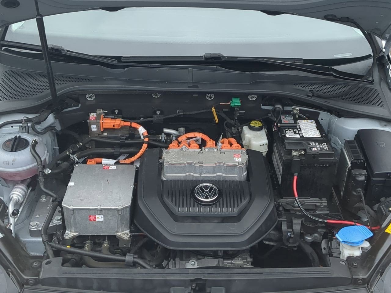 Thumbnail: 2016 Volkswagen e-Golf - 15