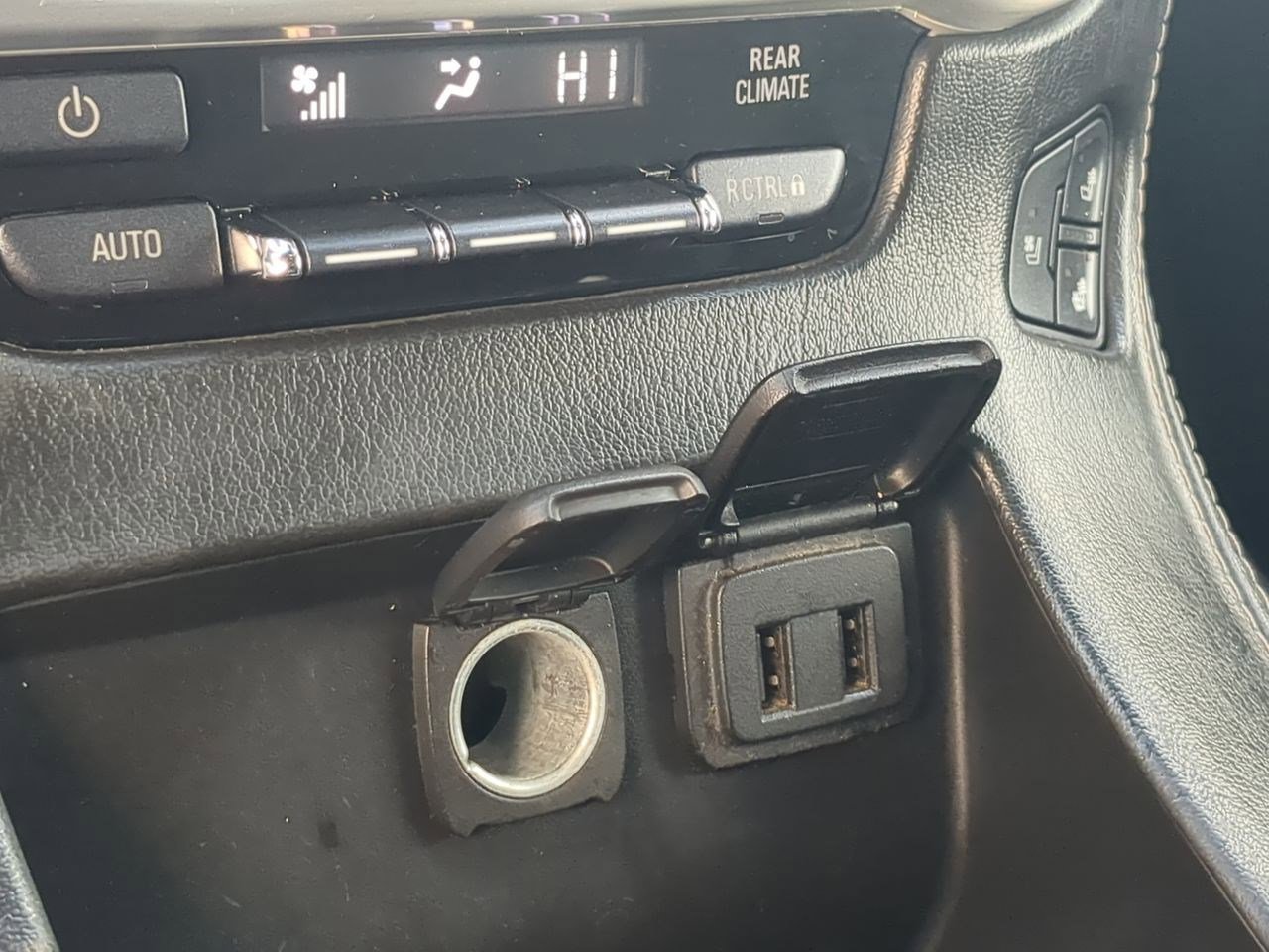 Thumbnail: 2017 GMC Yukon XL - 31