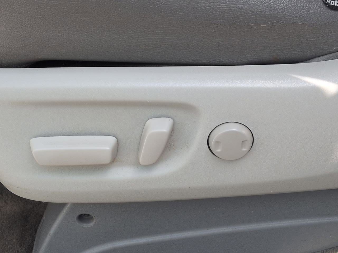 Thumbnail: 2011 Toyota Sienna - 16