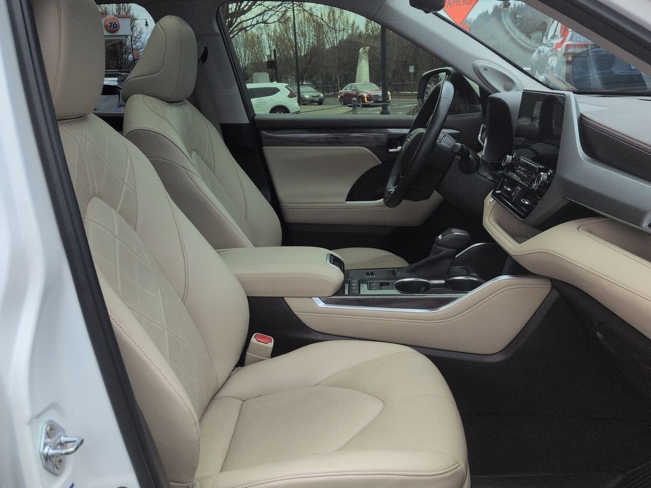 Thumbnail: 2020 Toyota Highlander - 23