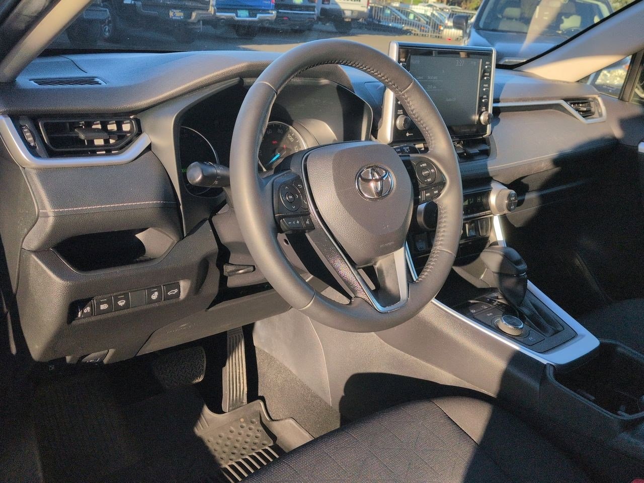 Thumbnail: 2022 Toyota RAV4 - 10