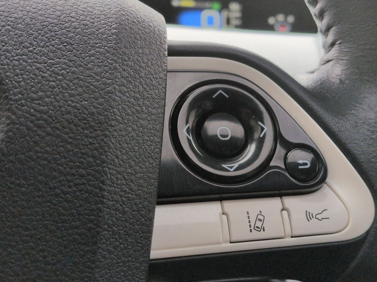 Thumbnail: 2016 Toyota Prius - 23