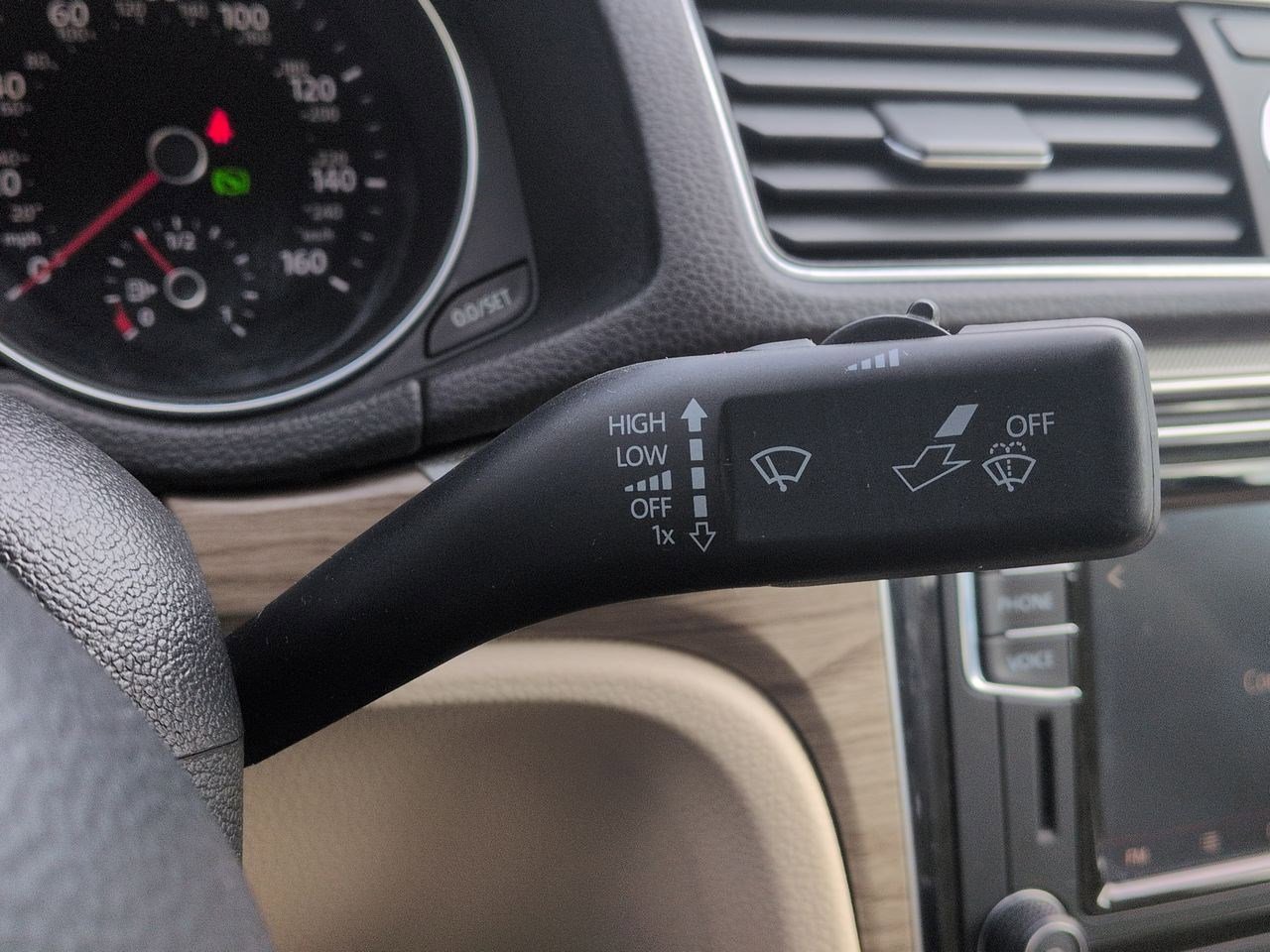 Thumbnail: 2017 Volkswagen Passat - 28