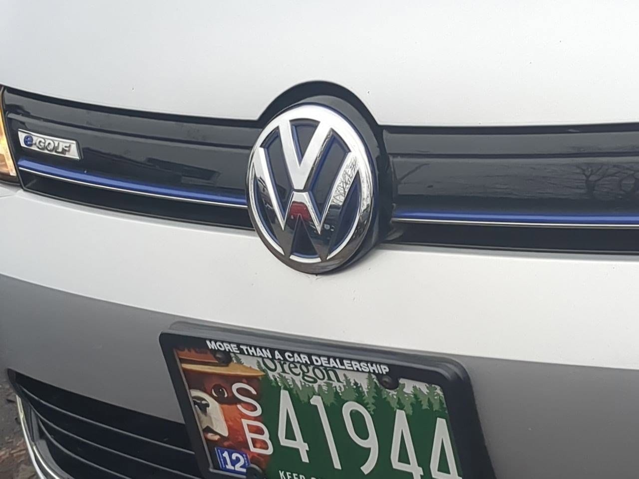 Thumbnail: 2016 Volkswagen e-Golf - 12