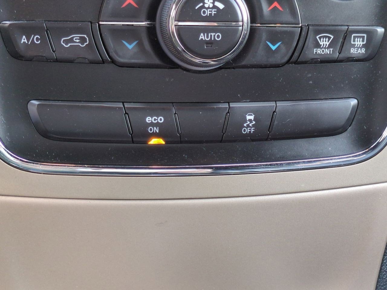 Thumbnail: 2015 Jeep Grand Cherokee - 35