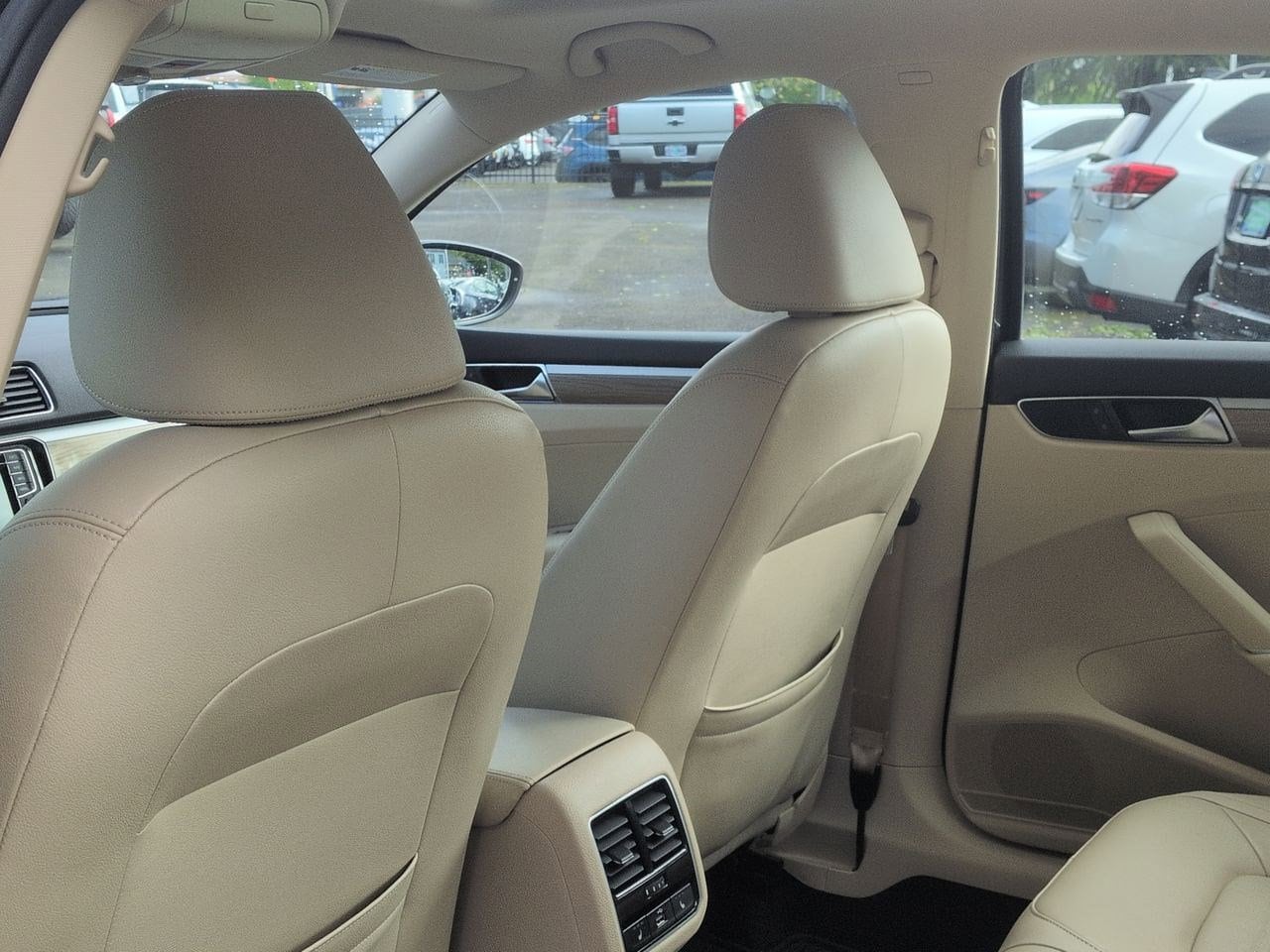 Thumbnail: 2017 Volkswagen Passat - 19