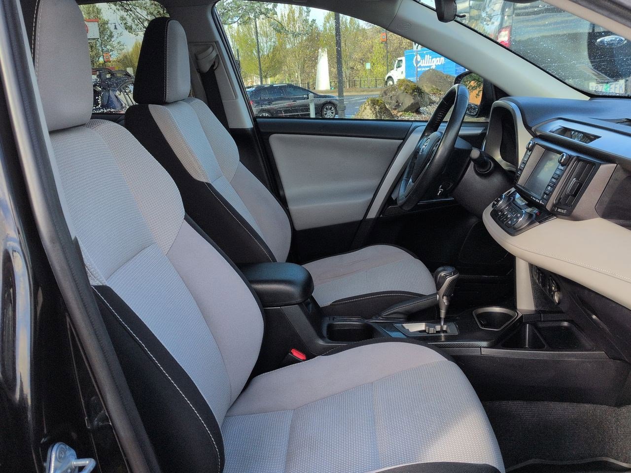 Thumbnail: 2018 Toyota RAV4 - 23