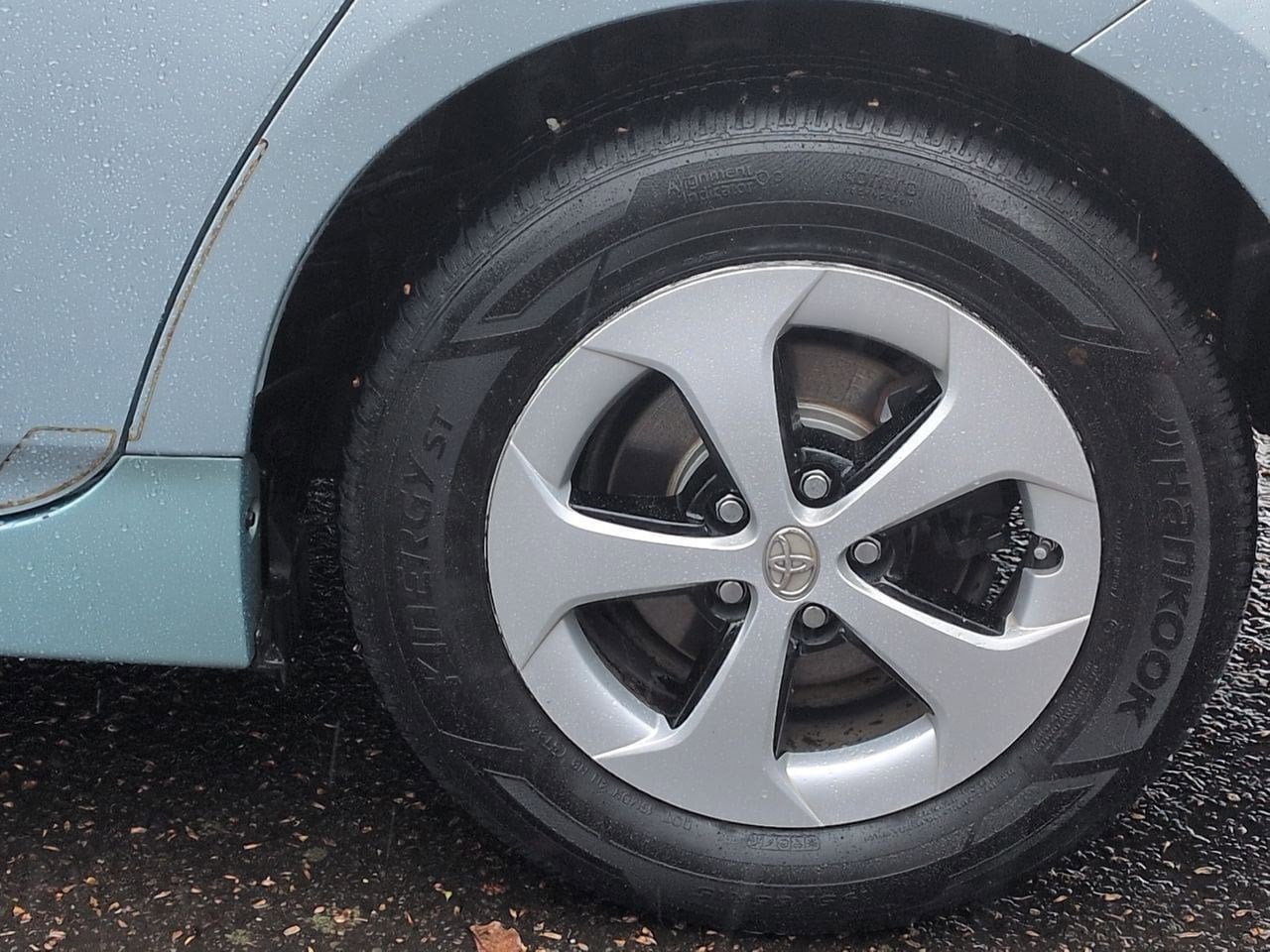 Thumbnail: 2015 Toyota Prius - 14