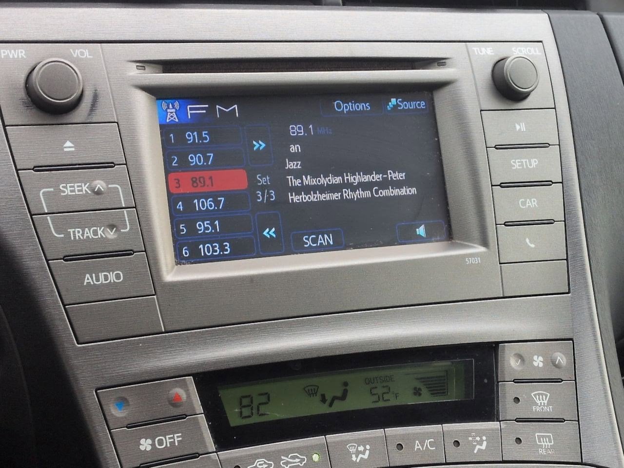 Thumbnail: 2015 Toyota Prius - 28