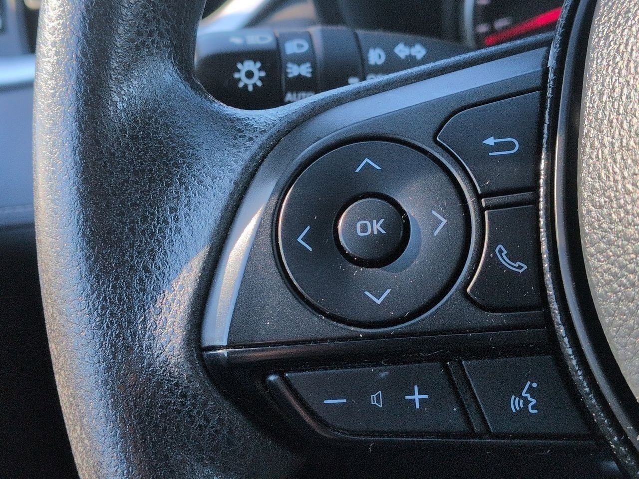 Thumbnail: 2021 Toyota RAV4 - 25