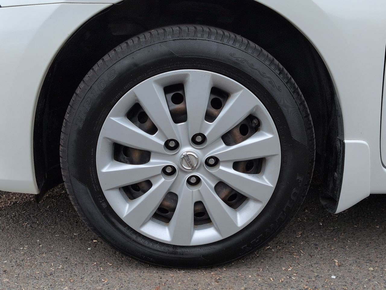 Thumbnail: 2014 Nissan Sentra - 14
