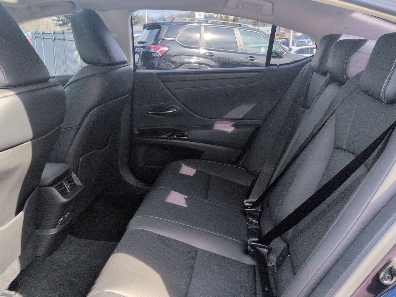 Thumbnail: 2025 Lexus ES - 21