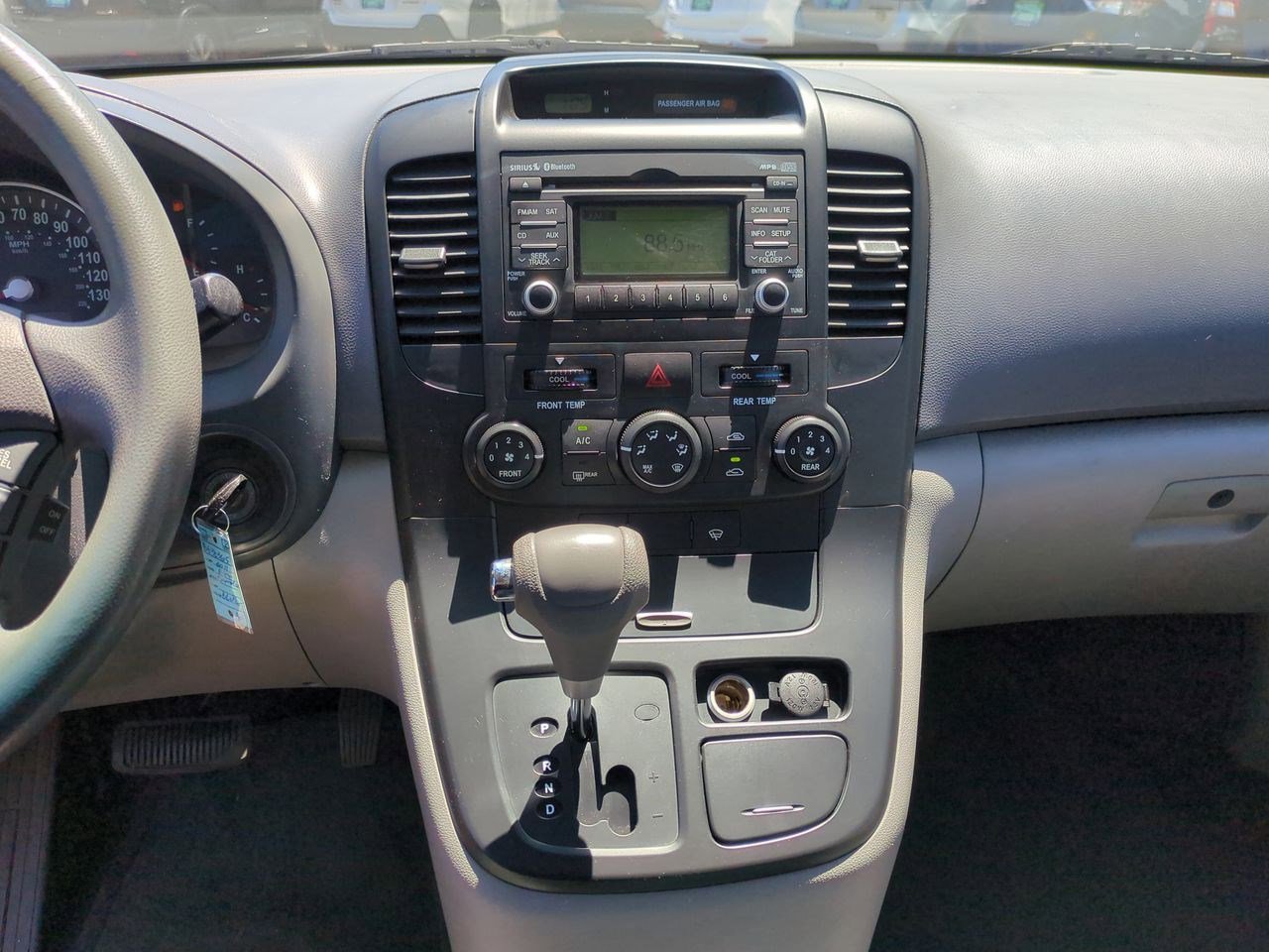 Thumbnail: 2011 Kia Sedona - 27