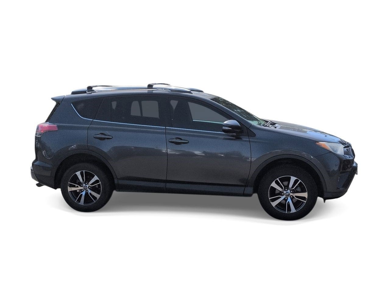 Thumbnail: 2017 Toyota RAV4 - 9