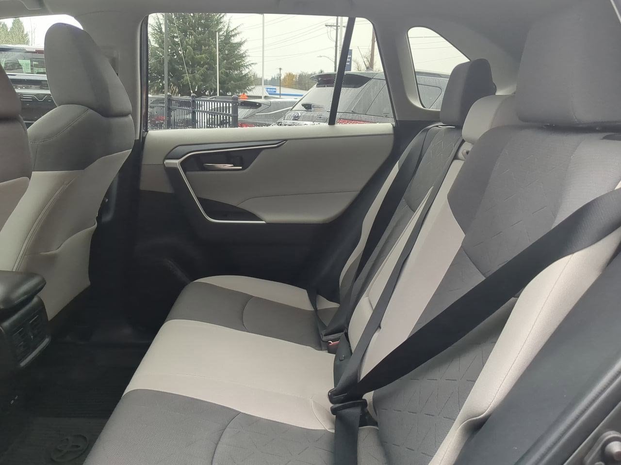 Thumbnail: 2022 Toyota RAV4 - 20