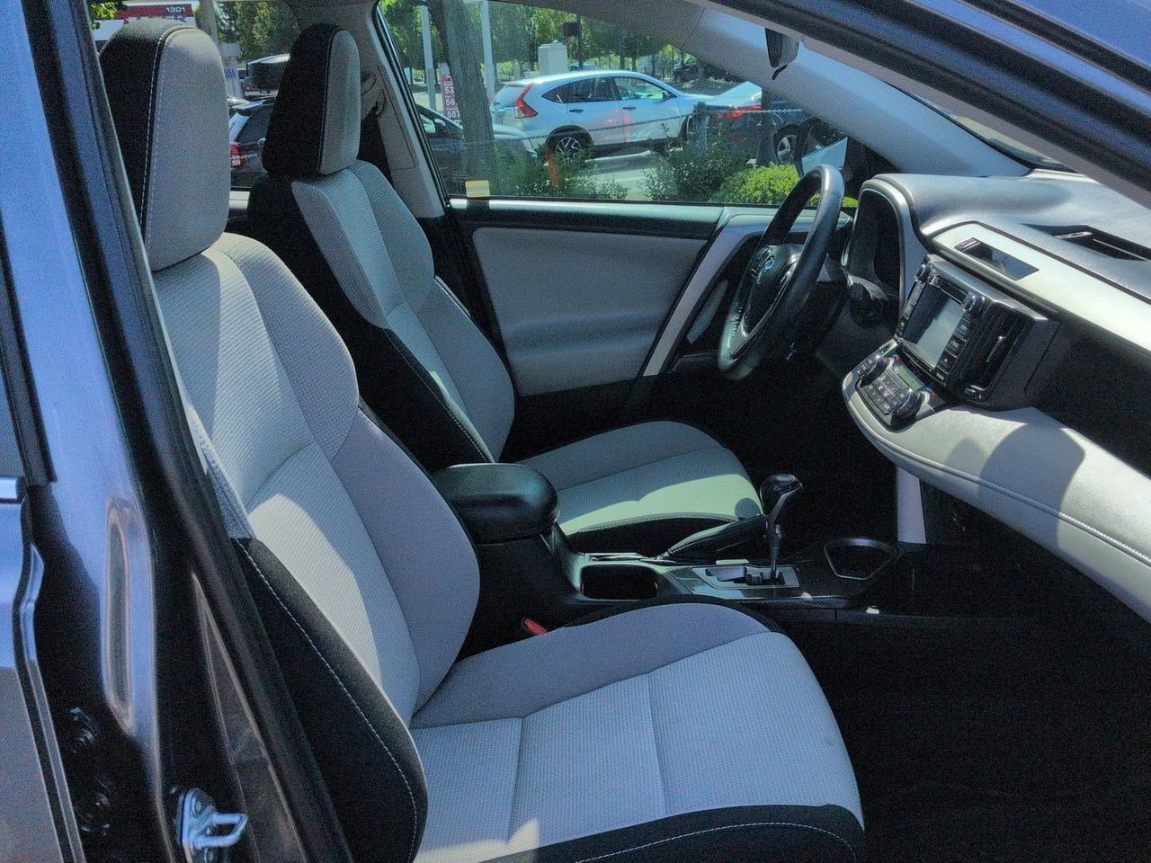 Thumbnail: 2018 Toyota RAV4 - 22