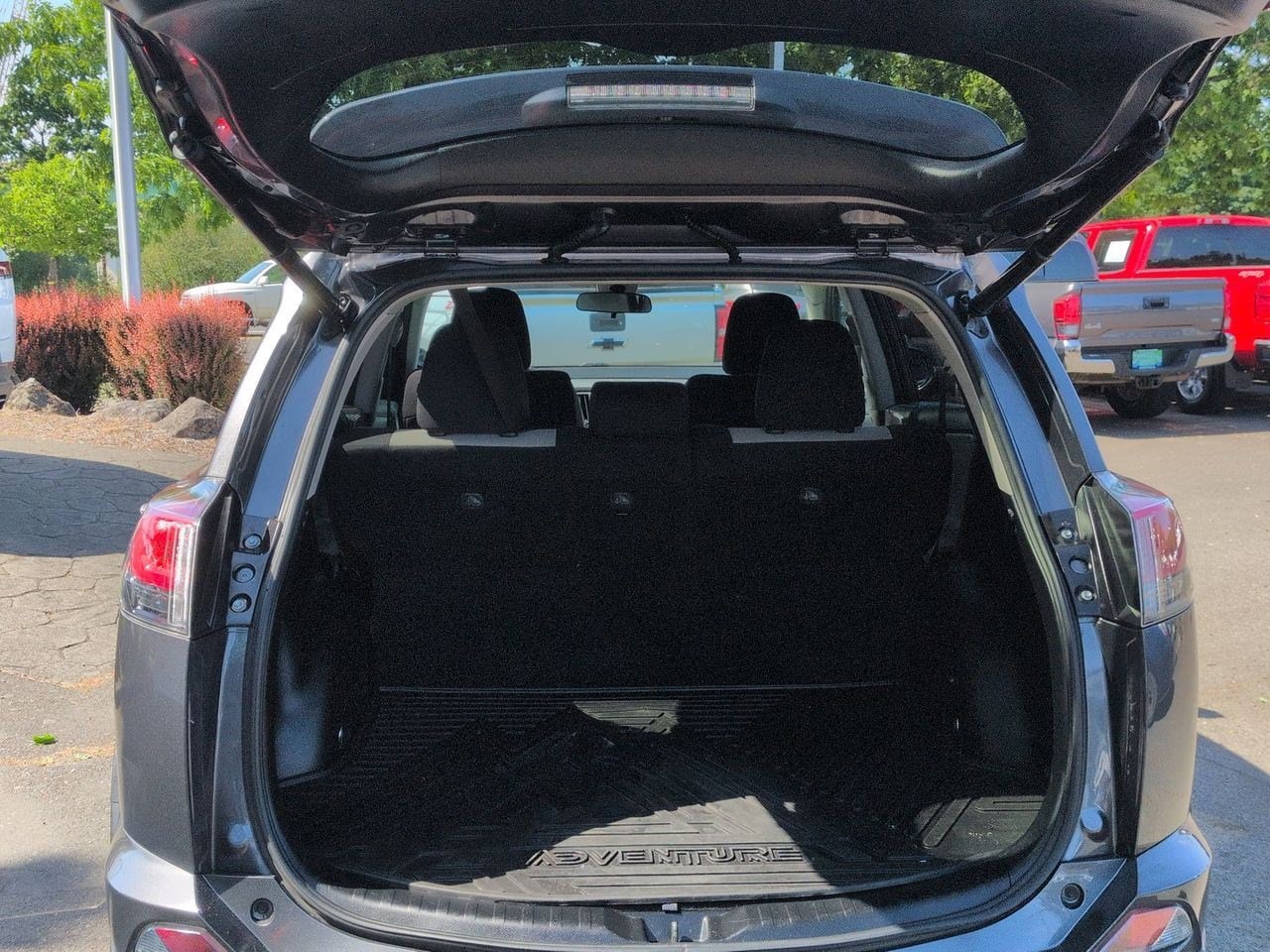 Thumbnail: 2018 Toyota RAV4 - 34