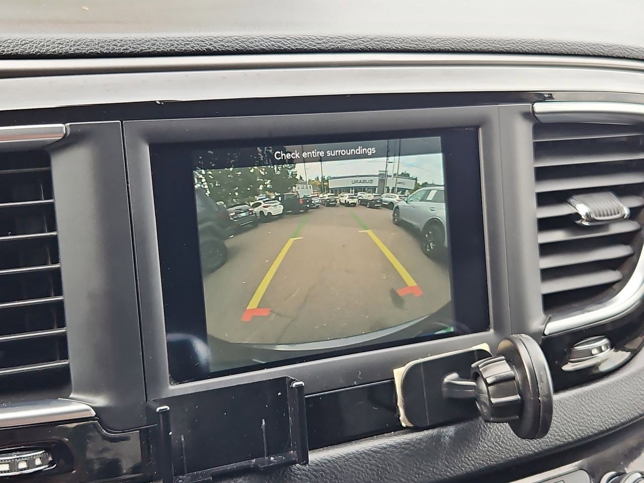 Thumbnail: 2020 Chrysler Pacifica - 32