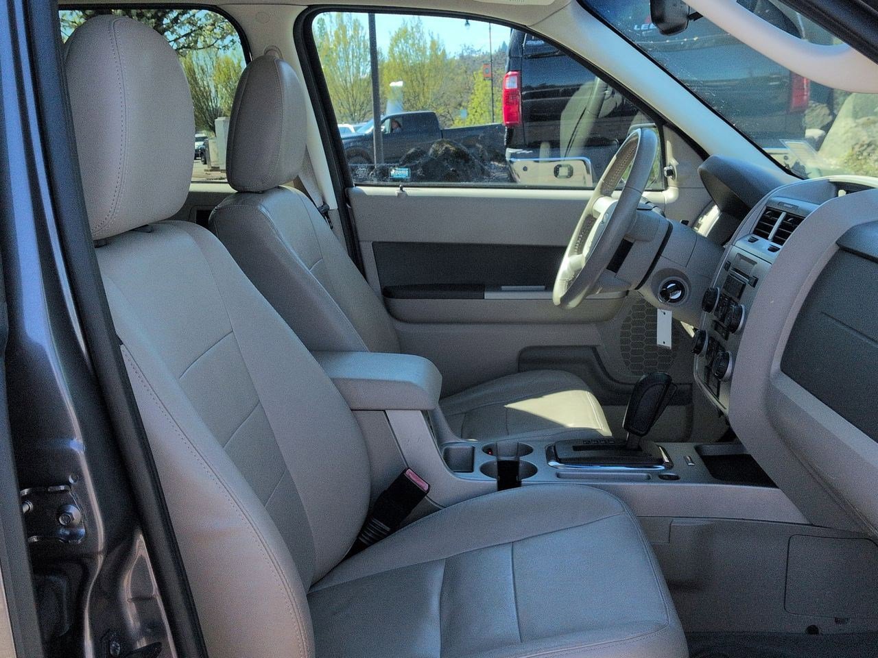 Thumbnail: 2011 Ford Escape - 23