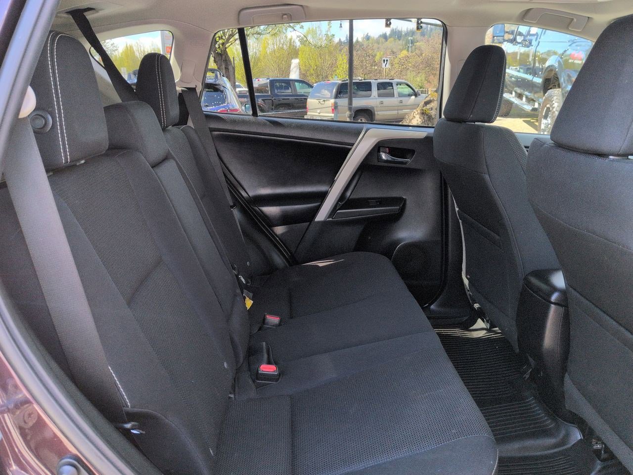 Thumbnail: 2017 Toyota RAV4 - 21