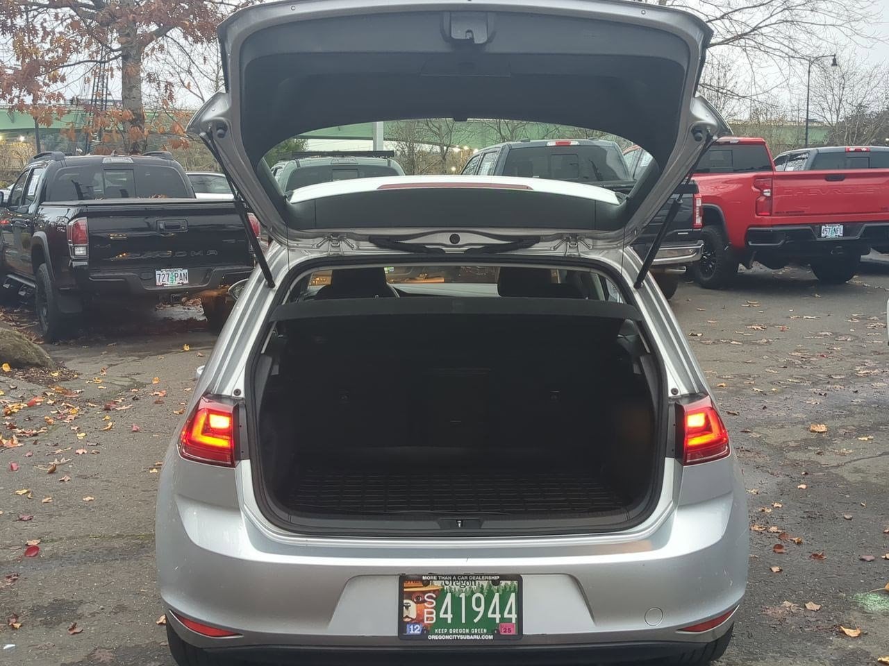 Thumbnail: 2016 Volkswagen e-Golf - 32