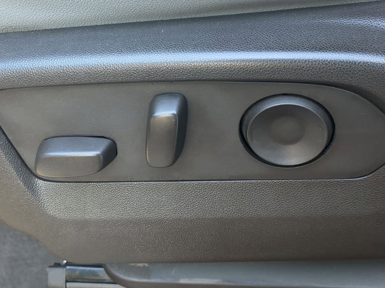 Thumbnail: 2023 GMC Yukon XL - 18