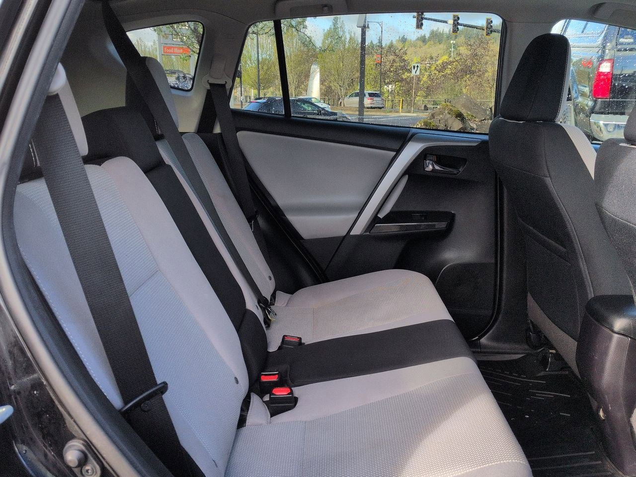 Thumbnail: 2018 Toyota RAV4 - 22