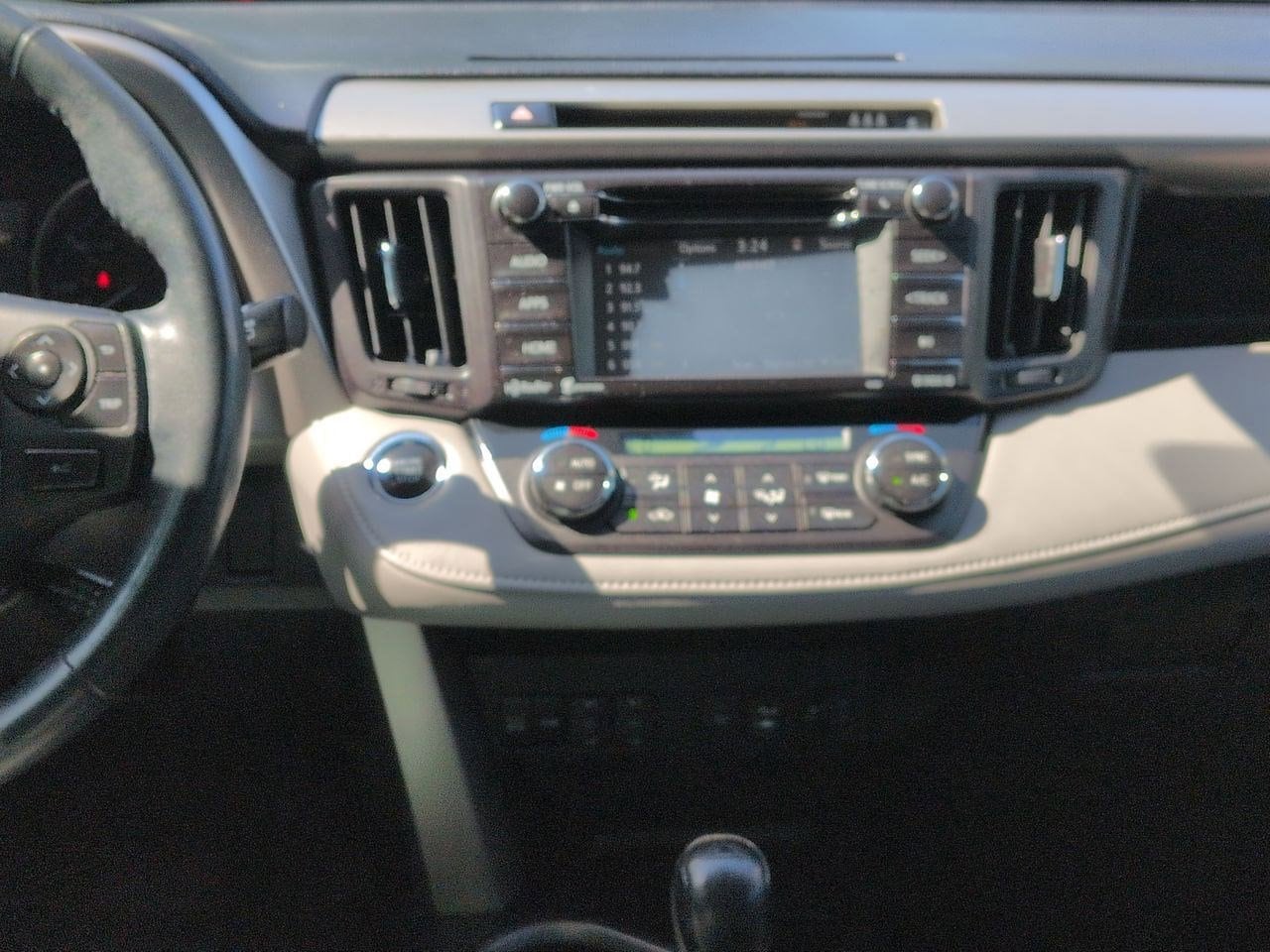 Thumbnail: 2018 Toyota RAV4 - 28