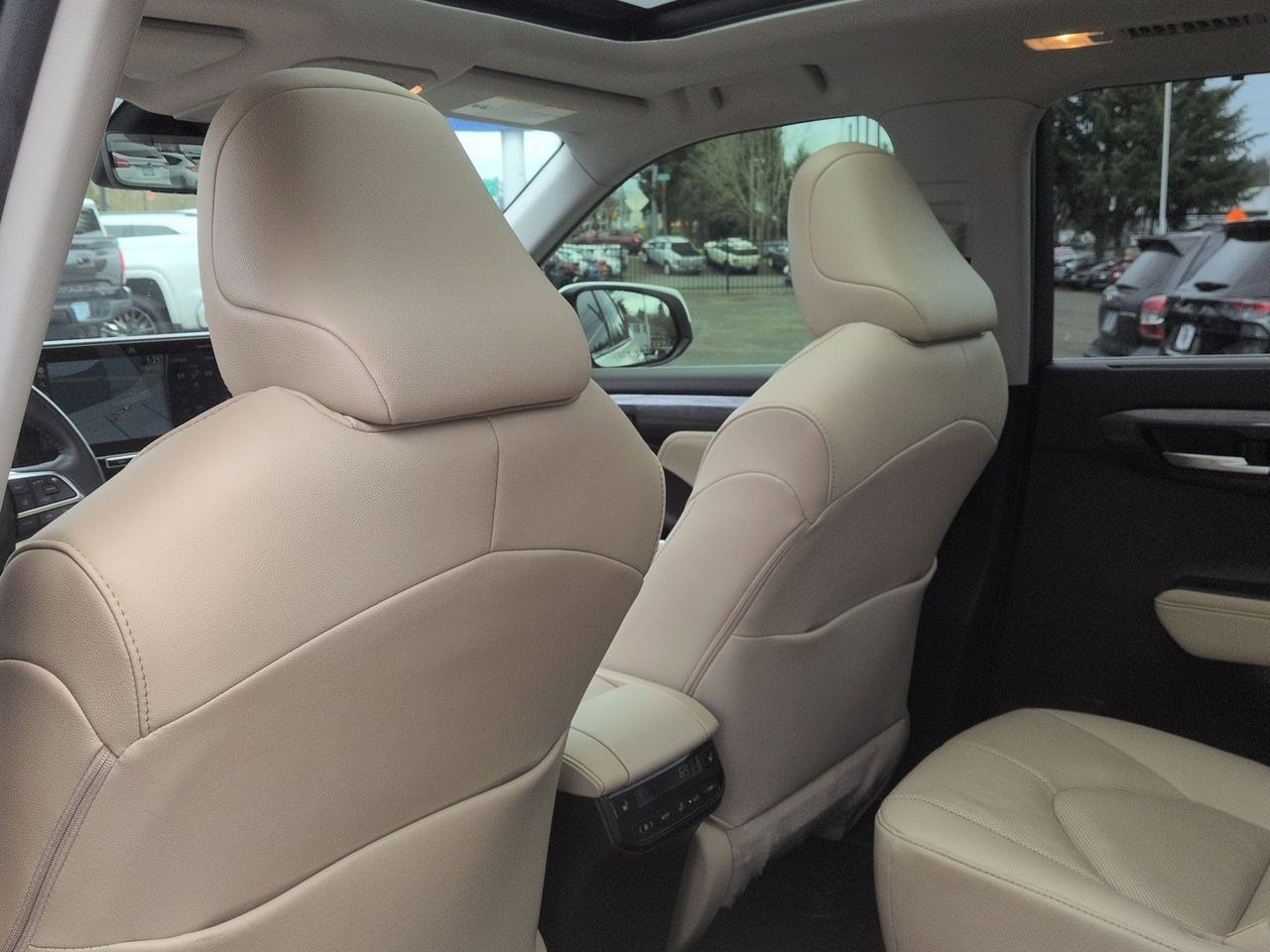 Thumbnail: 2020 Toyota Highlander - 19