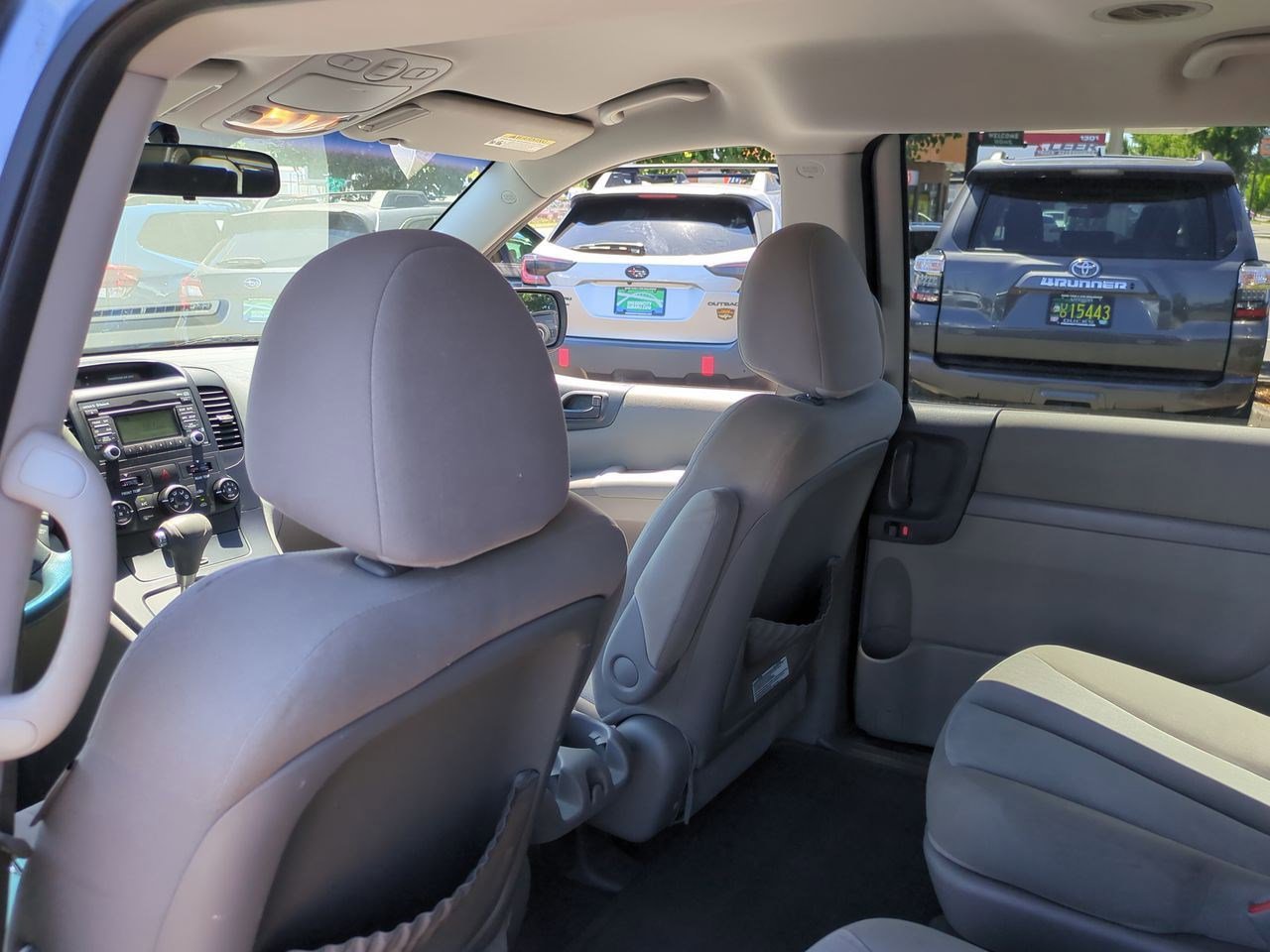 Thumbnail: 2011 Kia Sedona - 18