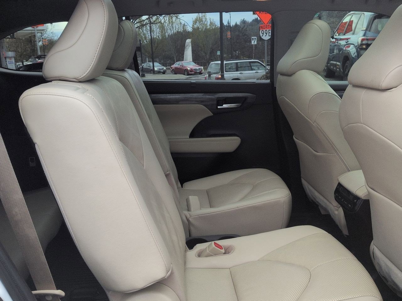 Thumbnail: 2020 Toyota Highlander - 22