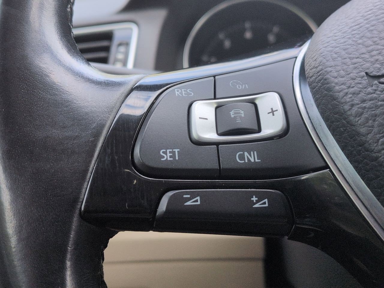 Thumbnail: 2017 Volkswagen Passat - 26