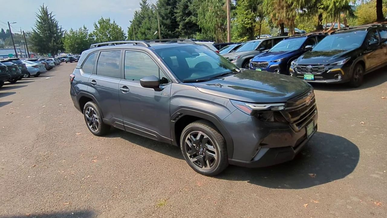 2025 Subaru Forester Premium photo 2