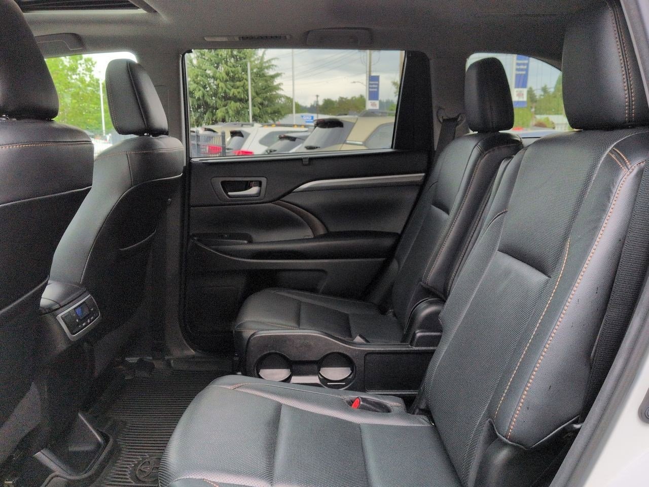 Thumbnail: 2018 Toyota Highlander - 20