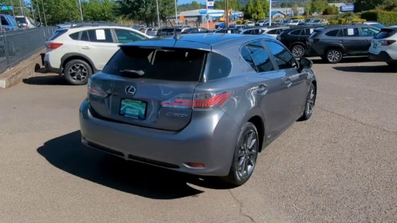 2013 Lexus CT 200h photo 2