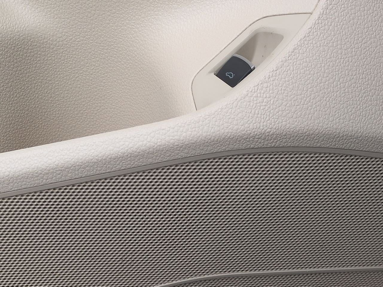 Thumbnail: 2017 Volkswagen Passat - 33