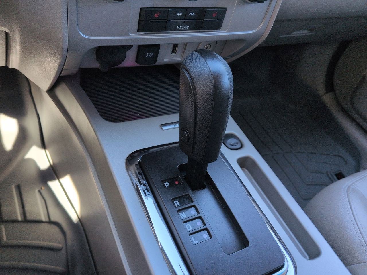 Thumbnail: 2011 Ford Escape - 32